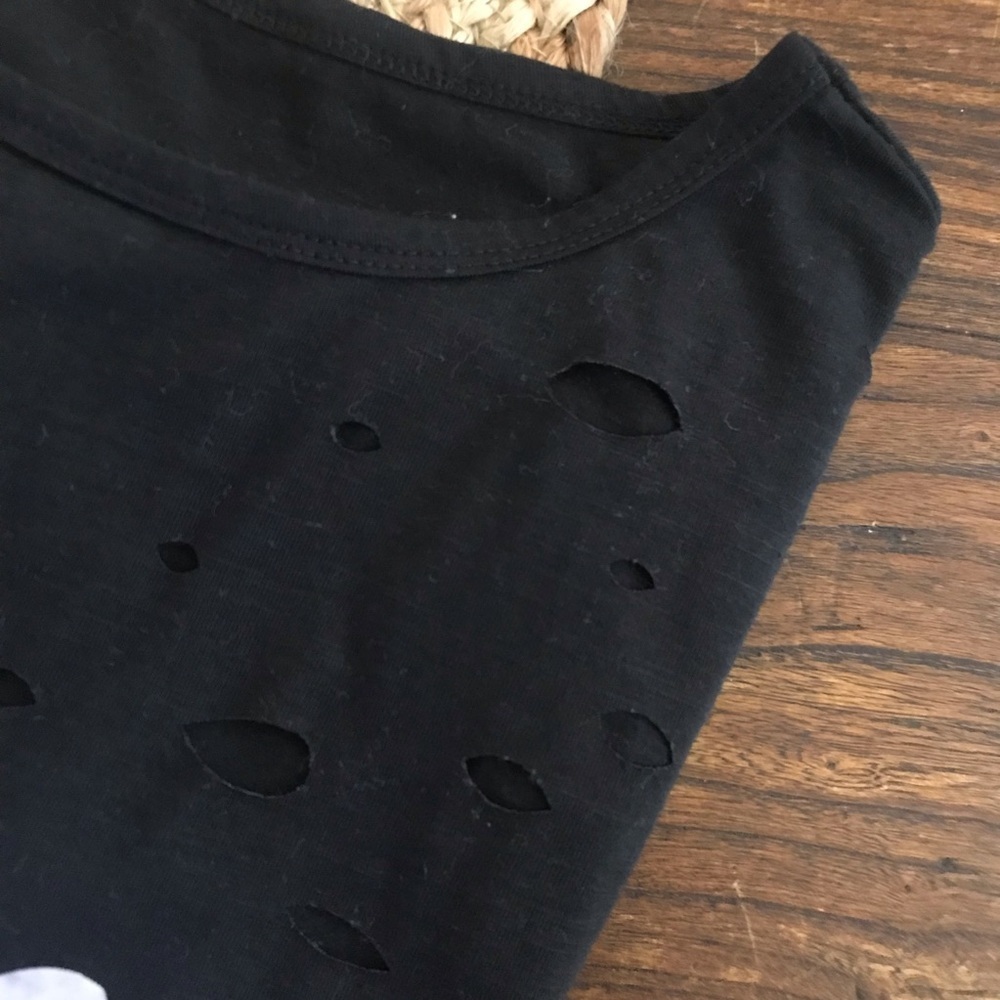 🌼Lightly Distressed Daisy Tee - Picture 6 of 8